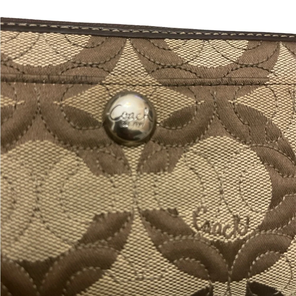 Coach Gramercy Op Art Quilted Signature Wallet Zip Accordion Clutch
